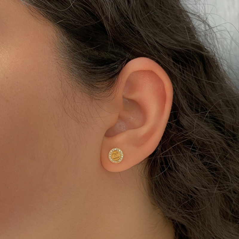 BRINCO CHANEL CRAVEJADO  - BANHADO A OURO 18K