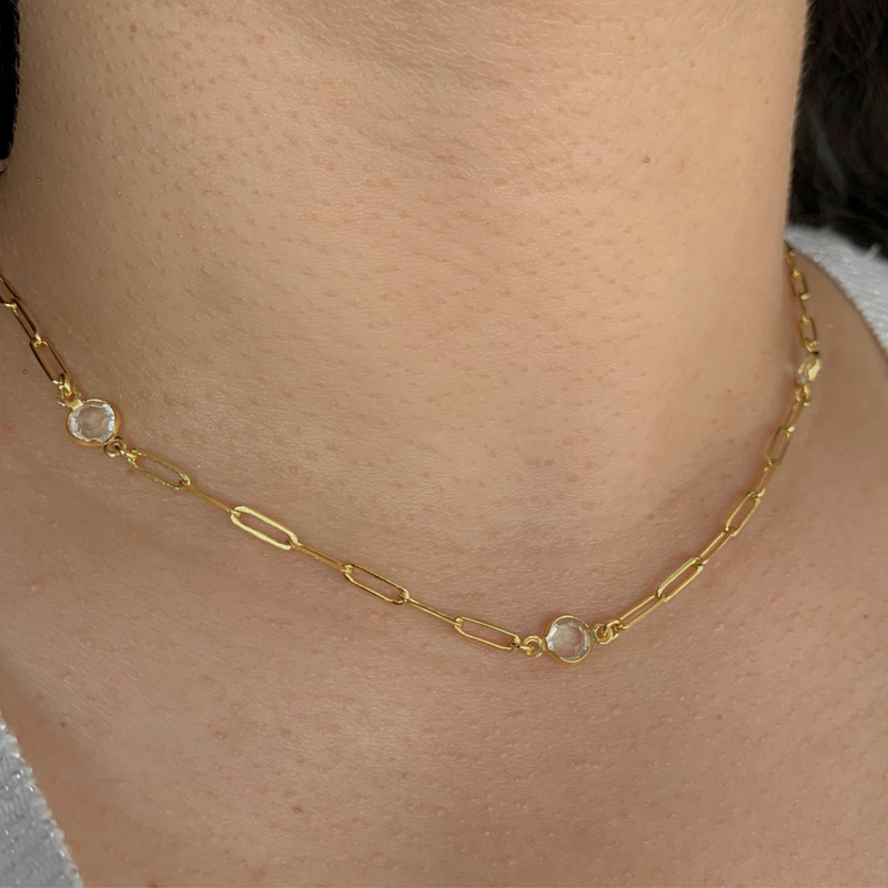 CHOKER ELO CADEADO FINO C/ CRISTAIS - 40 cm - BANHADO A OURO 18K