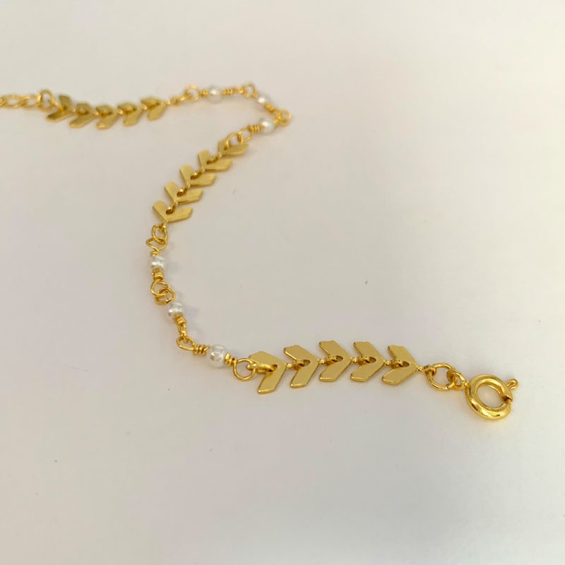 PULSEIRA FLECHAS E PEROLAS - BANHADO A OURO 18K