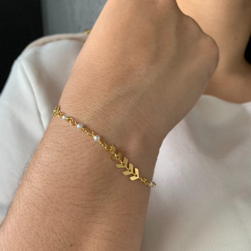 PULSEIRA FLECHAS E PEROLAS - BANHADO A OURO 18K