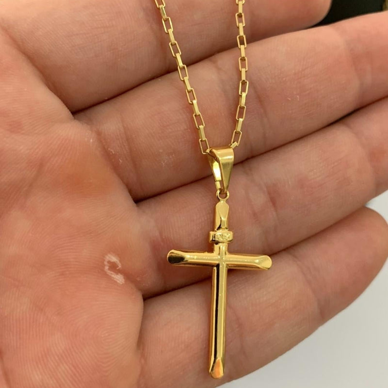CORRENTE TIJOLINHO (1,5mm) + PINGENTE CRUZ PALITO (2,9 cm) - BANHADO A OURO 18K