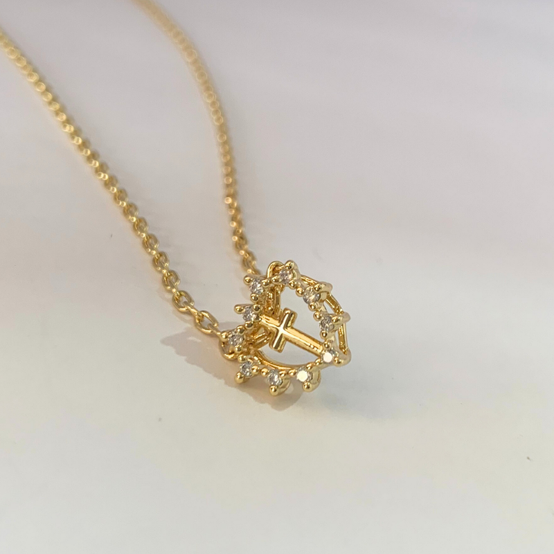 GARGANTILHA + BRINCO CORAÇÃO CRAVEJADO COM CRUZ  - BANHADO A OURO 18K
