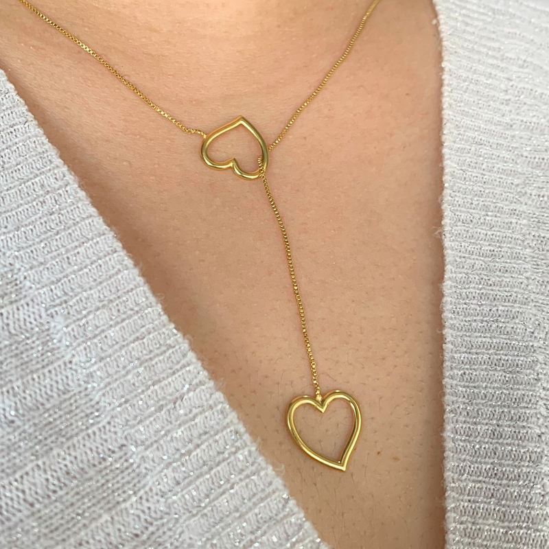GARGANTILHA GRAVATA COM 2 CORAÇÕES - BANHADO A OURO 18K