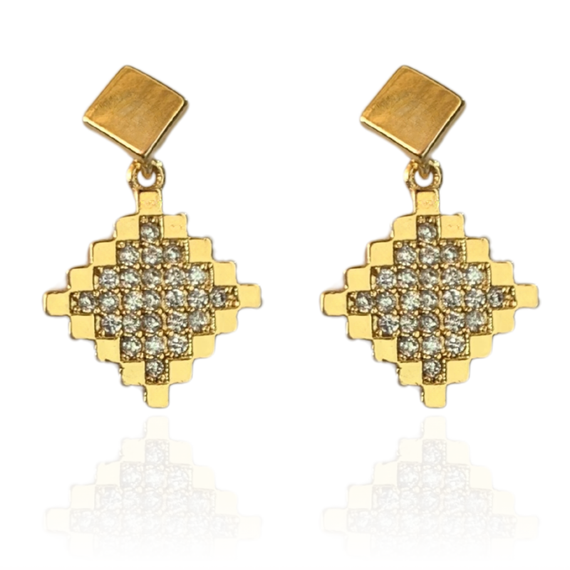 BRINCO LOSANGO CRAVEJADO - BANHADO A OURO 18K