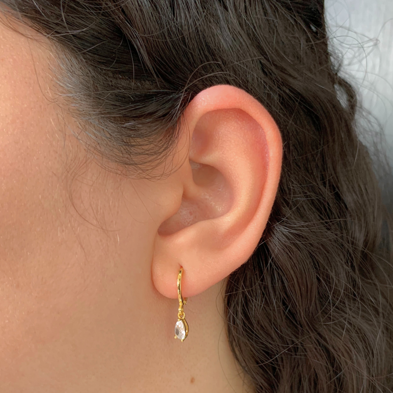 BRINCO ARTICULADO COM ZIRCONIA GOTA - BANHADO A OURO 18K