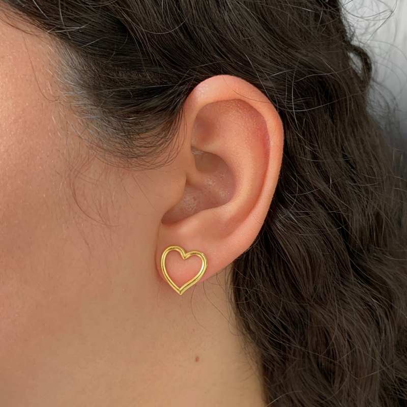 BRINCO CORAÇÃO VAZADO - BANHADO A OURO 18K