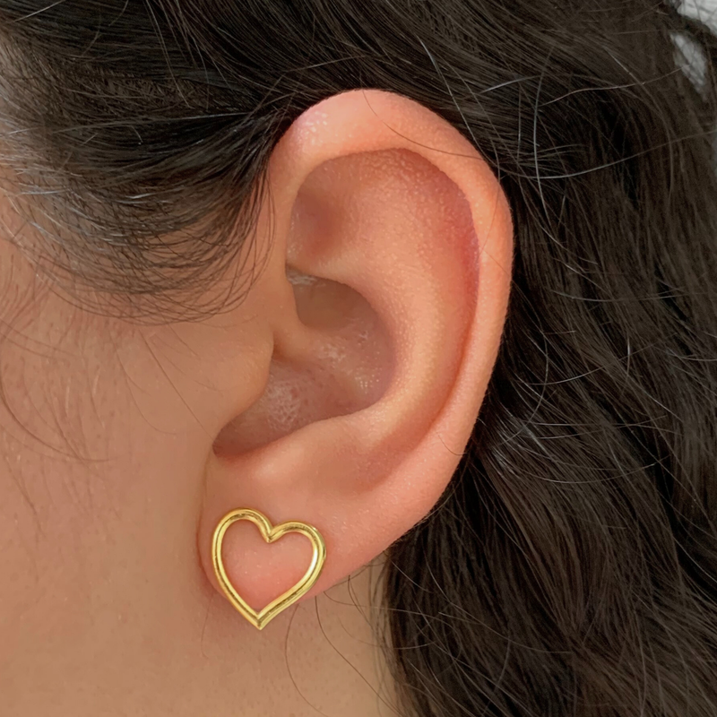 BRINCO CORAÇÃO VAZADO - BANHADO A OURO 18K
