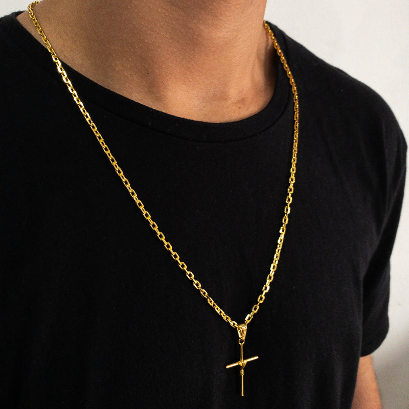 CORRENTE CADEADO (3mm) +  PINGENTE CRUZ ARAMADA (3,8cm)- BANHADO A OURO 18K