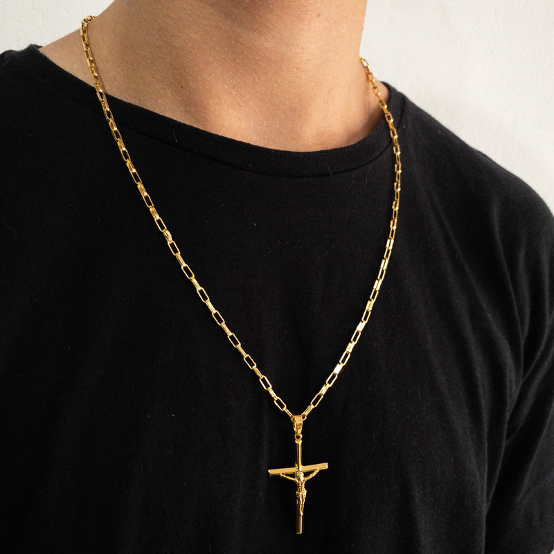 CORRENTE CADEADO LONG (4mm) + PINGENTE CRUCIFIXO CÔNCAVO COM CRISTO (4,5cm) - BANHADO A OURO 18K