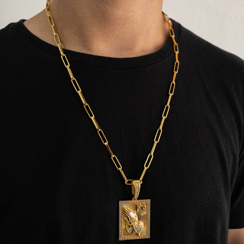 CORRENTE CADEADO LONG (6mm) + PINGENTE PLACA FÉ CRAVEJADA (4cm) - BANHADO A OURO 18K