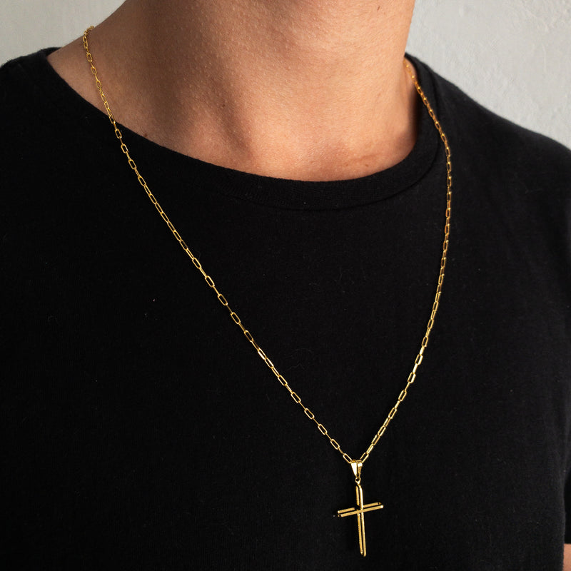 CORRENTE CADEADO FINO (1mm) + PINGENTE CRUCIFIXO 3D VAZADO (2,8cm)  - BANHADO A OURO 18K