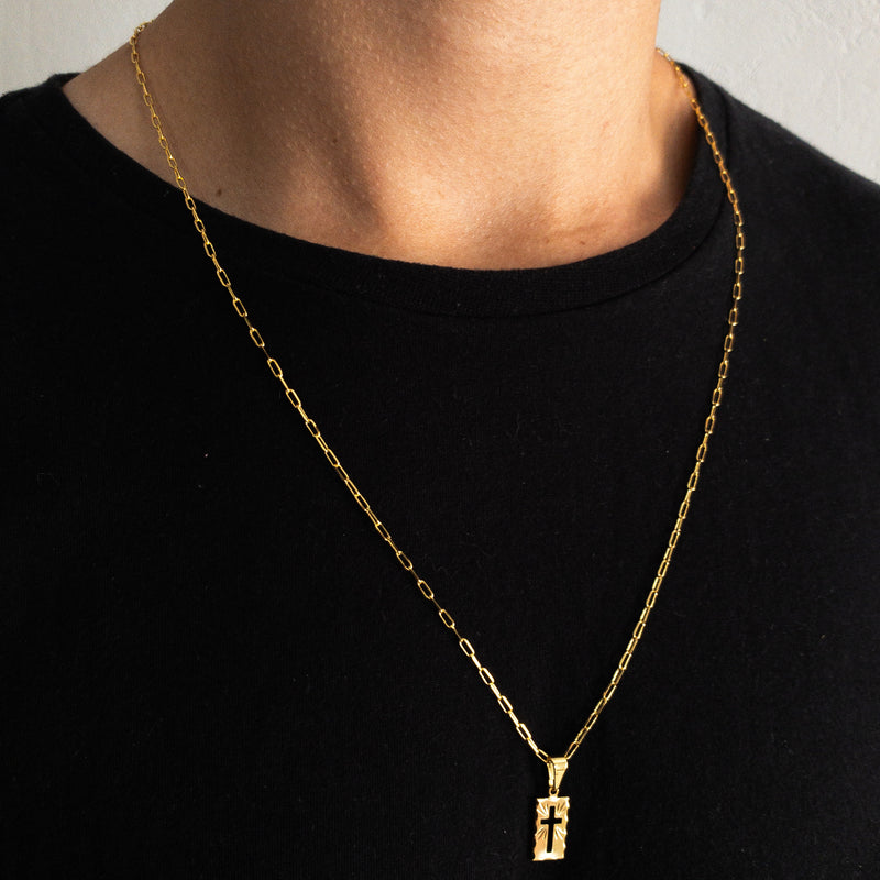 CORRENTE CADEADO FINO (1mm) + PINGENTE MINI PLACA CRUZ (1,8cm) - BANHADO A OURO 18K