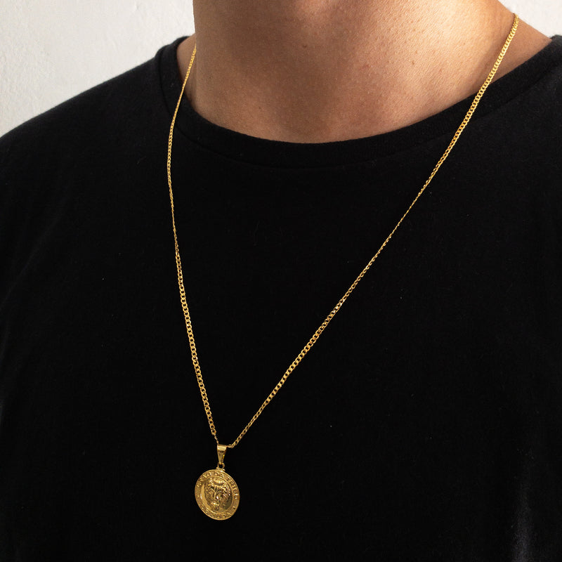 CORRENTE GRUMET (2mm) + PINGENTE MEDALHA LEÃO DA TRIBO DE JUDÁ (2,3cm) - BANHADO A OURO 18K