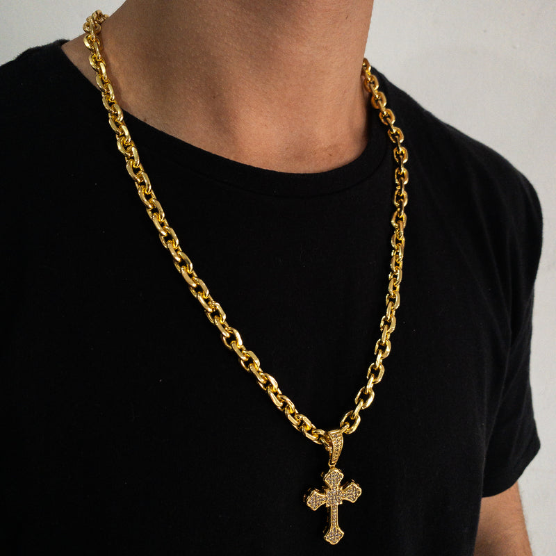 CORRENTE CADEADO (8mm) + PINGENTE CRUZ CRAVEJADA ALTO RELEVO (5,6cm) - BANHADO A OURO 18K