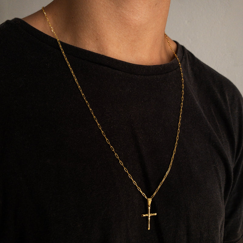 CORRENTE CADEADO FINO (1mm) + PINGENTE CRUZ COM CRISTO(2,5cm) - BANHADO A OURO 18K