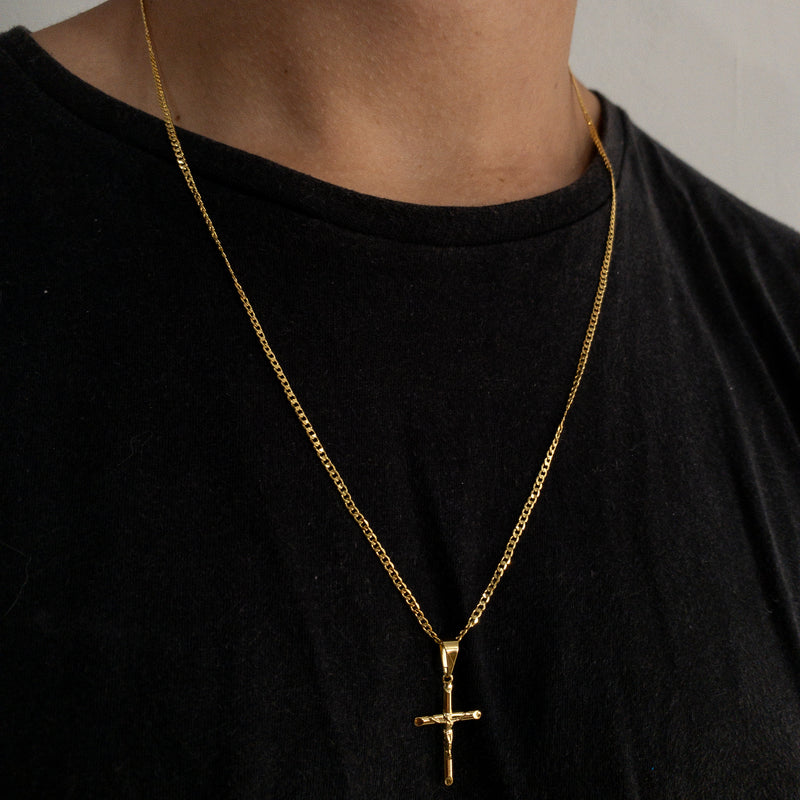 CORRENTE GRUMET (2mm) + PINGENTE CRUZ COM CRISTO (2,5CM) - BANHADO A OURO 18K