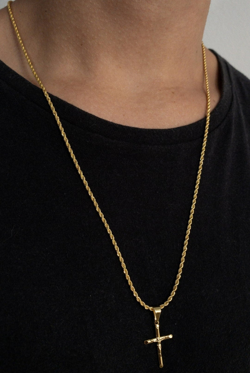CORRENTE ELO BAIANO (2mm) + PINGENTE CRUZ COM CRISTO (2,5CM) - BANHADO A OURO 18K