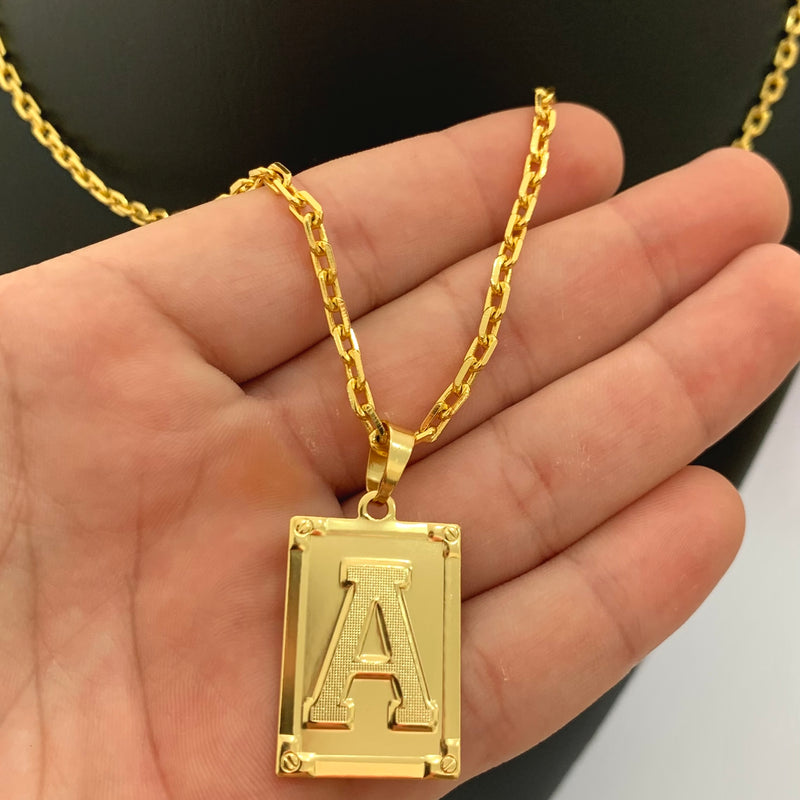 CORRENTE CADEADO (3mm) + PINGENTE PLACA LETRA (2,7cm) - BANHADO A OURO 18K