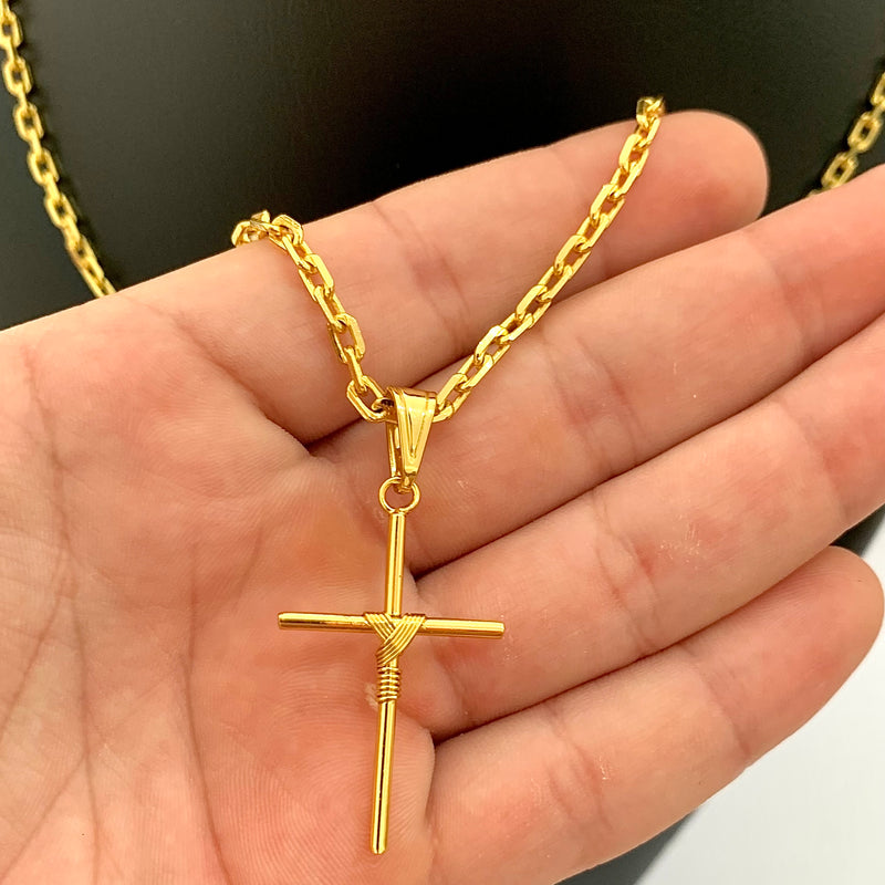 CORRENTE CADEADO (3mm) +  PINGENTE CRUZ ARAMADA (3,8cm)- BANHADO A OURO 18K