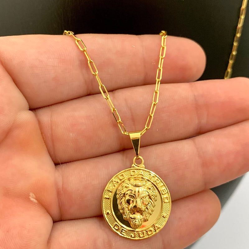 CORRENTE CADEADO FINO (1mm) + PINGENTE MEDALHA LEÃO DA TRIBO DE JUDÁ (2,3cm) - BANHADO A OURO 18K