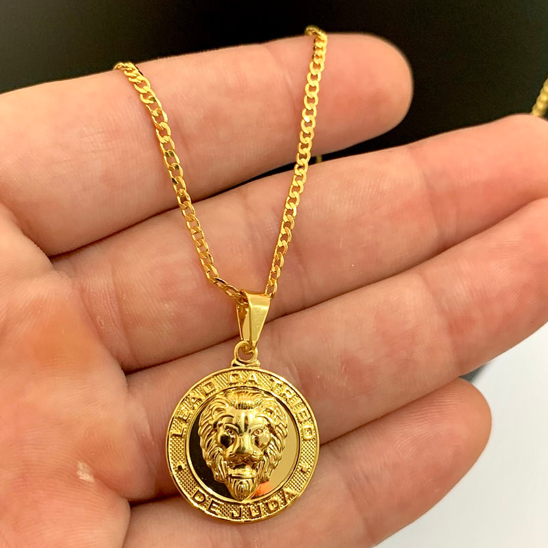 CORRENTE GRUMET (2mm) + PINGENTE MEDALHA LEÃO DA TRIBO DE JUDÁ (2,3cm) - BANHADO A OURO 18K