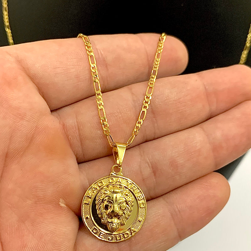 CORRENTE FIGARO 3X1 (1mm) + PINGENTE MEDALHA LEÃO DA TRIBO DE JUDÁ (2,3cm) - BANHADO A OURO 18K