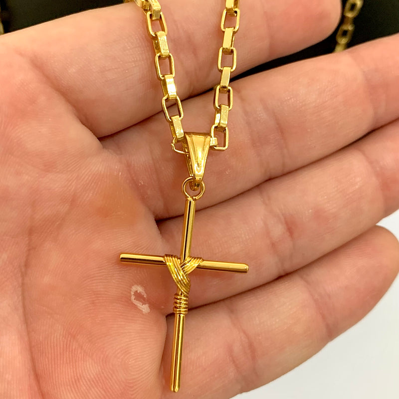 CORRENTE TIJOLINHO (4mm) + PINGENTE CRUZ ARAMADA (3,8cm)- BANHADO A OURO 18K