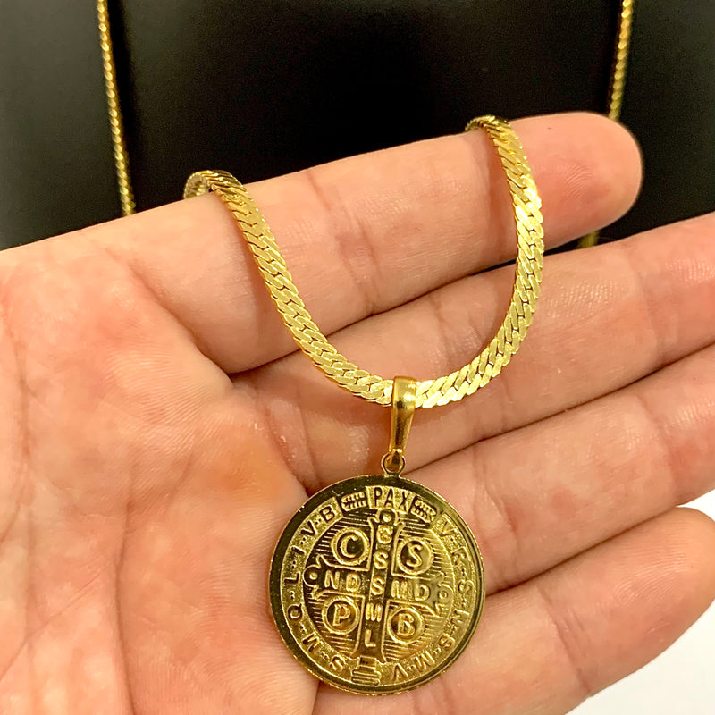 CORRENTE CADEADO FLAT (4mm) + PINGENTE MEDALHA SÃO BENTO (2,5cm) - BANHADO A OURO 18K