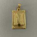 CORRENTE CADEADO (3mm) + PINGENTE PLACA LETRA (2,7cm) - BANHADO A OURO 18K