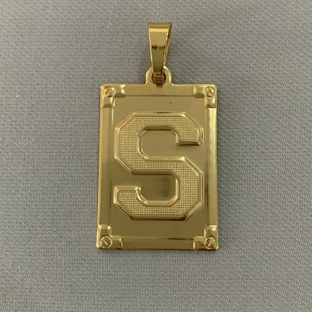CORRENTE CADEADO (3mm) + PINGENTE PLACA LETRA (2,7cm) - BANHADO A OURO 18K
