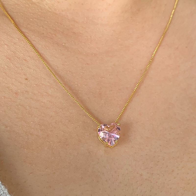 GARGANTILHA CORAÇÃO ROSA - BANHADO A OURO 18K